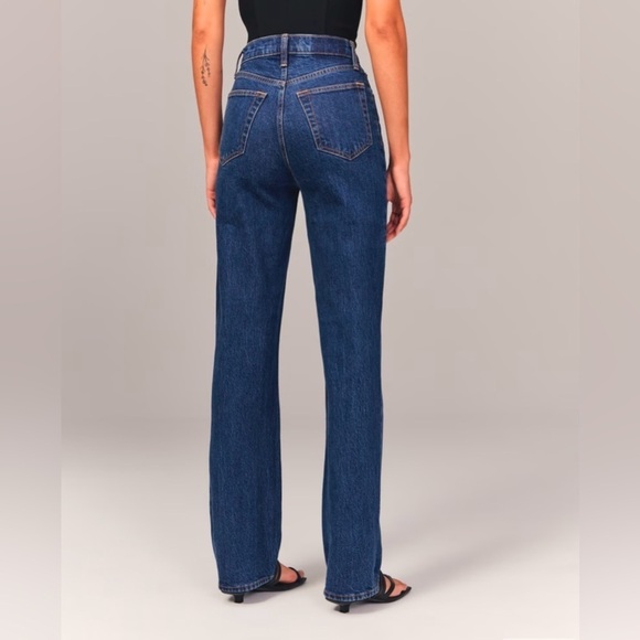 NWT Abercrombie & Fitch Ultra High Rise 90s Straight Jean Dark Wash Size 29 / 8R - Picture 2 of 9